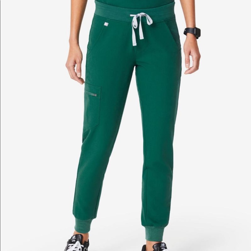 ISO FIGS hunter green jogger scrubs